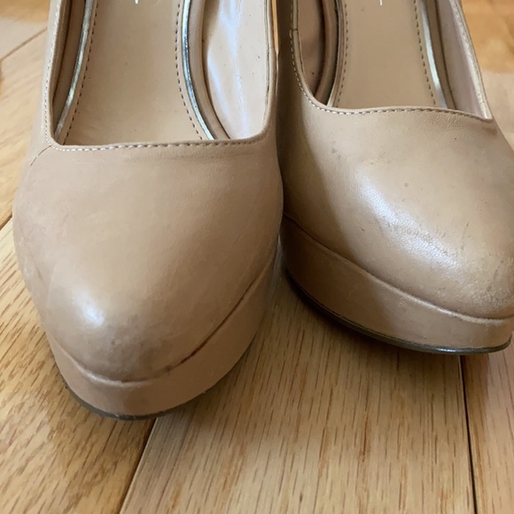Jessica Simpson Nude Platform Heels - Picture 4 of 5